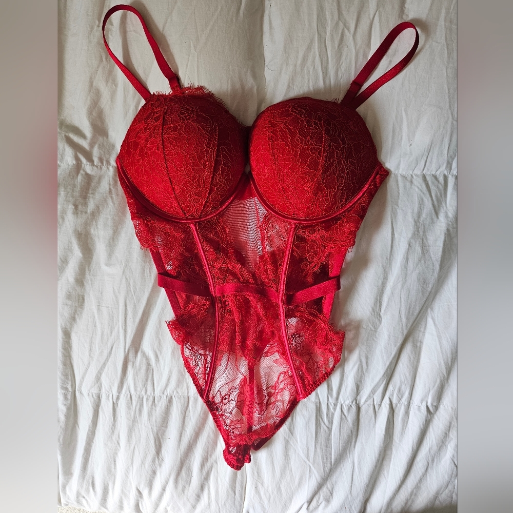 NWT VIctorias Secret Push Up Lace Bodysuit